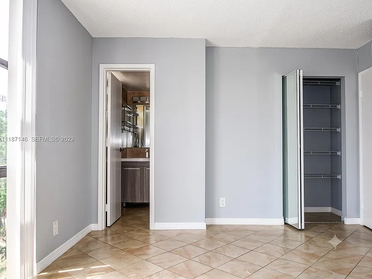 17021 N Bay Rd #529 — Photo 6