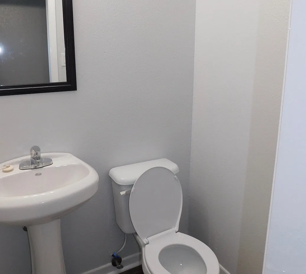 2 bed, 1.5 bath, 872 sqft, $1,050 — Photo 1