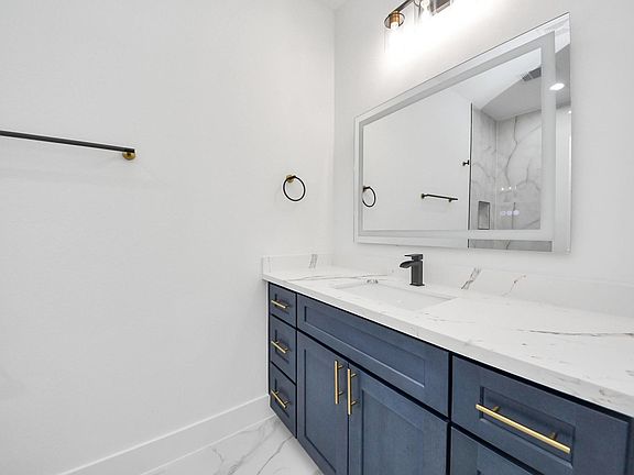 5th image of 4606 Mallow St