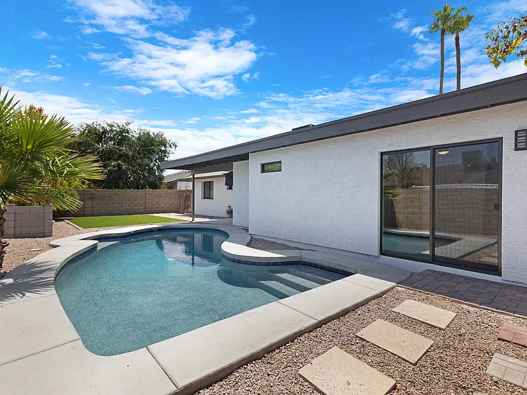 2500 E Hermosa Dr — Photo 24