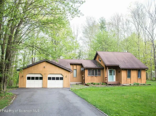 1054 Woodlyn Ln N, Honesdale, PA 18431