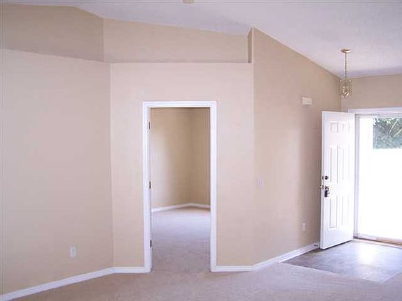 3rd image of 6721 Community Dr
