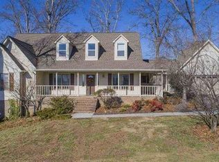 1140 Country Club Rd, Dandridge, TN 37725