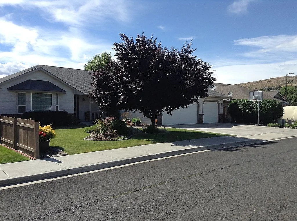 206 S 94th Ave photo 1