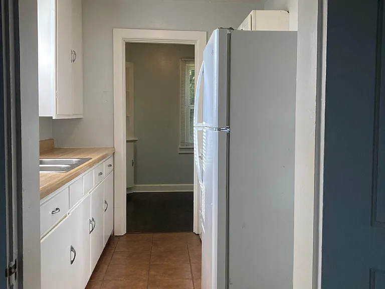 606 Morton St — Photo 8