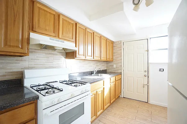 Rented by BRICK & GALO REALTY CORP | media 6