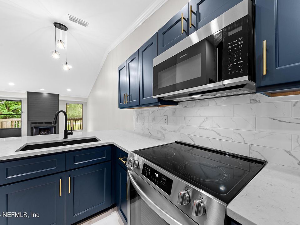 1st image of 85 DEBARRY Avenue #1092