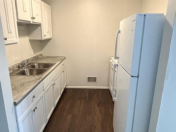 5th image of 6011 W Port AVENUE #205K