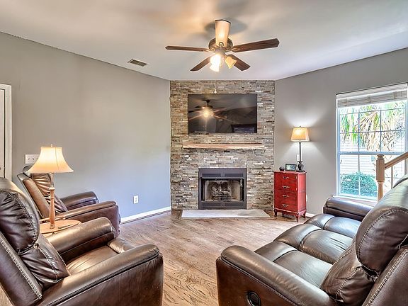 5th image of 109 Whitewater Dr