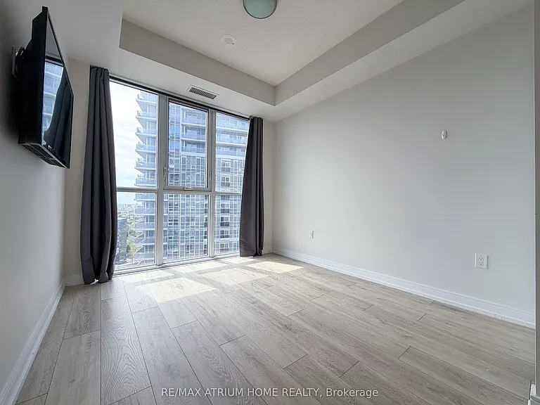 225 Village Green Sq #2705 — Photo 5
