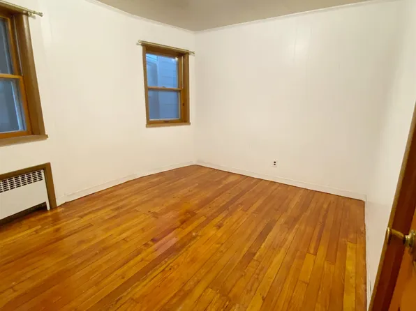 133 Oak Street image 7 of 9