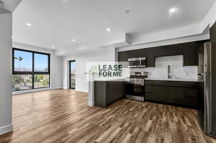 1538 S Wilton Pl - Modern 2BR Living at D&G Residences | Rooftop Deck + In-Unit Laundry — Photo 4