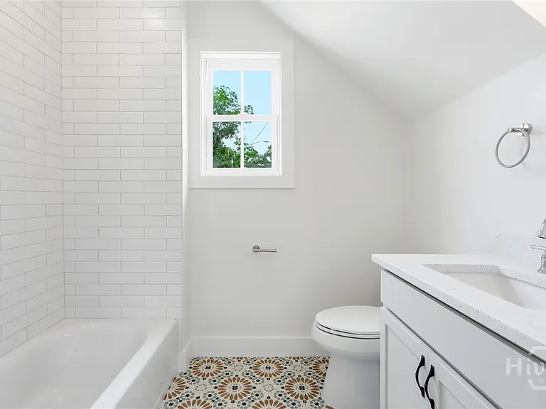1314 E 38th St — Photo 9