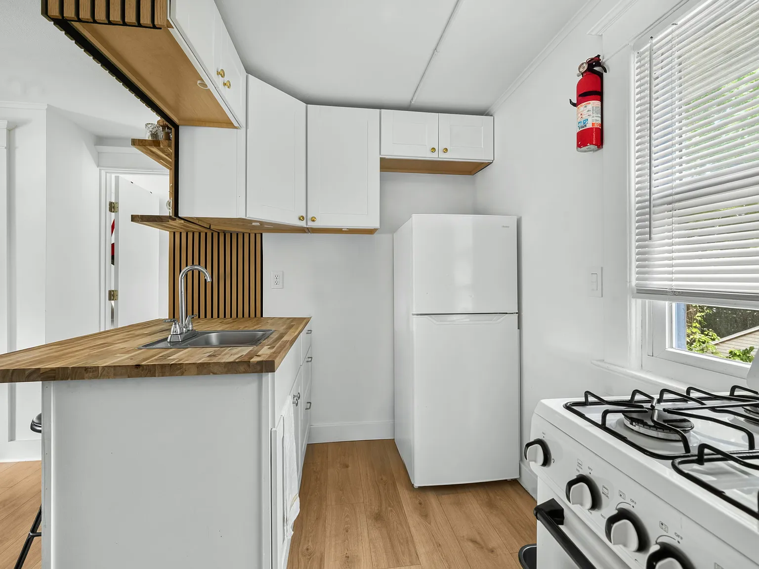 12 Hawkins Ave — Photo 2