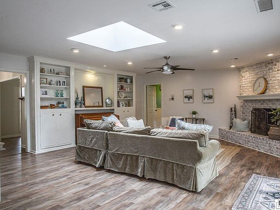 3rd image of 2128 Maywood Dr