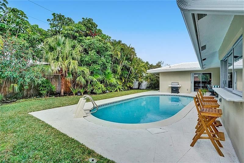 1st image of 4061 NE 26 Avenue