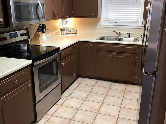 4th image of 43 Glenmere Dr
