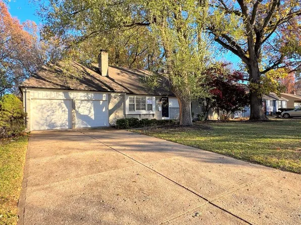 8341 Tomahawk Rd, Overland Park, KS 66207