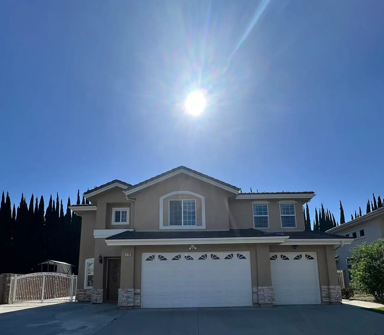 5 bed, 2891 sqft, $4,600 — Photo 2