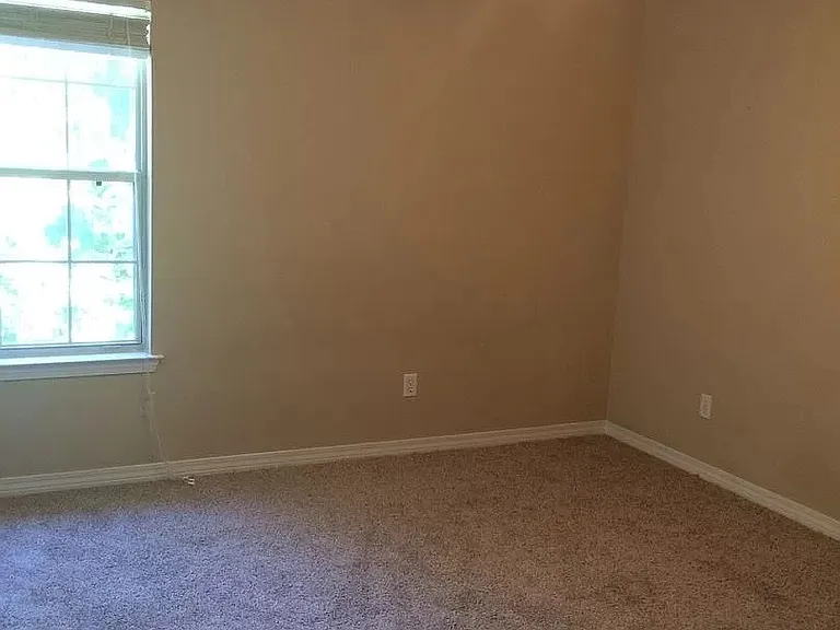 28535 Canterbury Rd — Photo 3