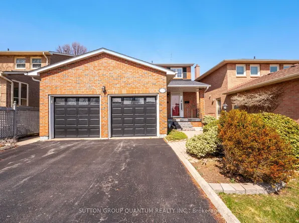 2113 Folkway Dr, Mississauga, ON L5L 3G3