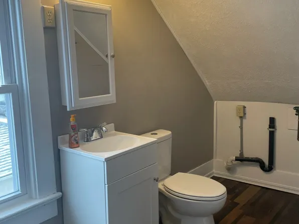 543 W Hopocan Ave #2, Barberton, OH 44203