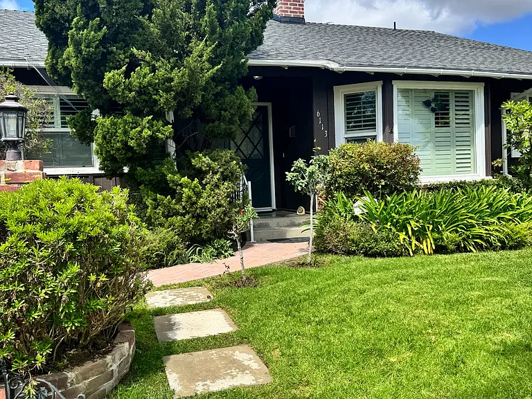 Longridge Ave — Photo 1