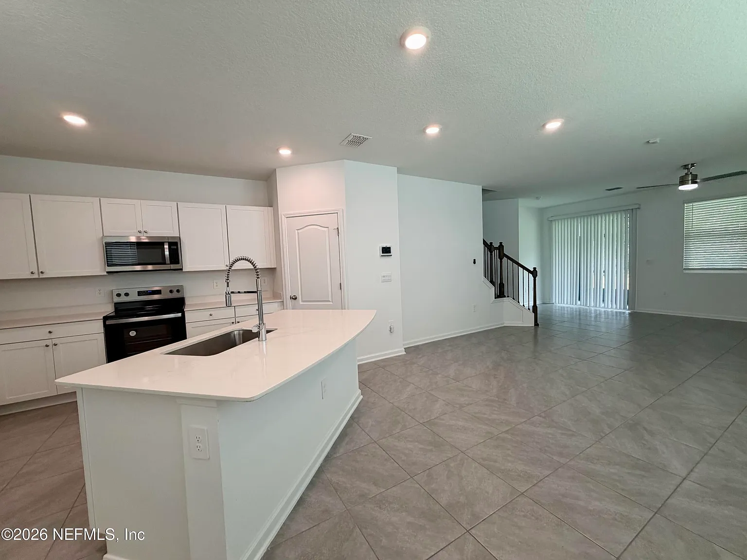 3 bed, 2.5 bath, 1795 sqft, $2,200 — Photo 4