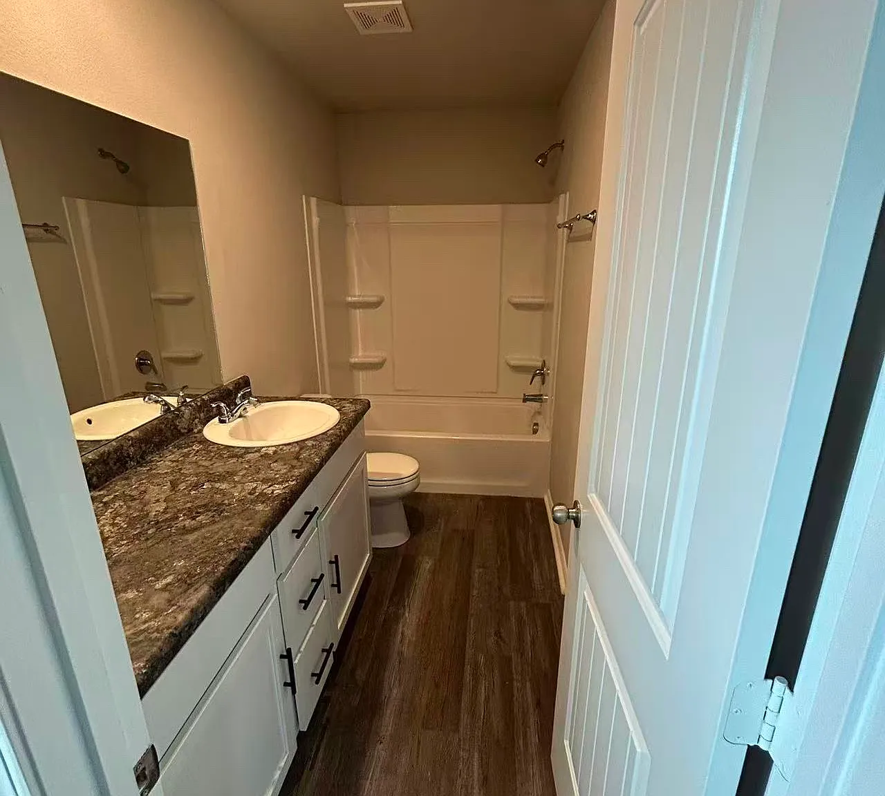 3 bed, 1012 sqft, $1,450 — Photo 3