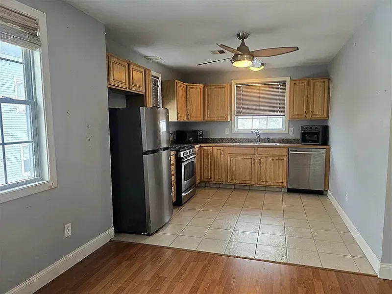 2 bed, 1.0 bath, 704 sqft, $1,406 — Photo 4