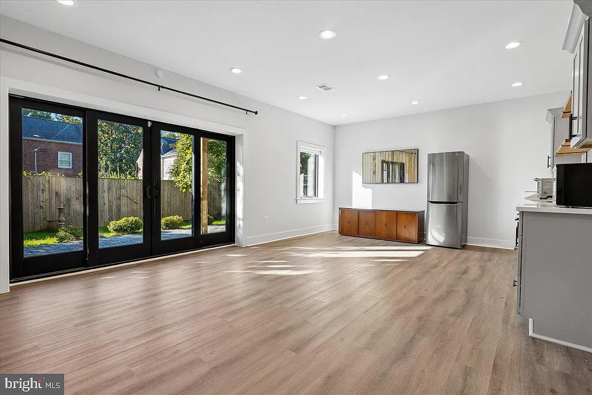 1 bed, 1.0 bath, 1162 sqft, $2,500 — Photo 3
