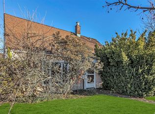 17 Hawk Ln, Levittown, NY 11756