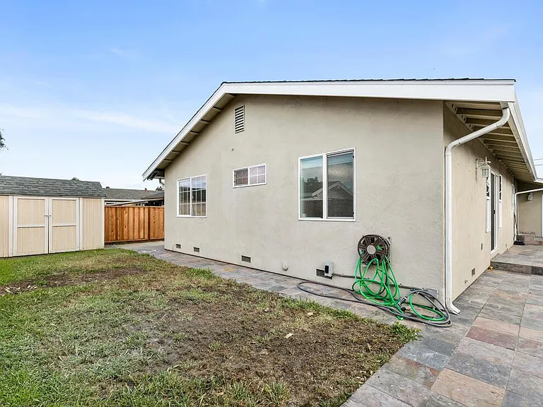 4246 Woodcrest Dr — Photo 25