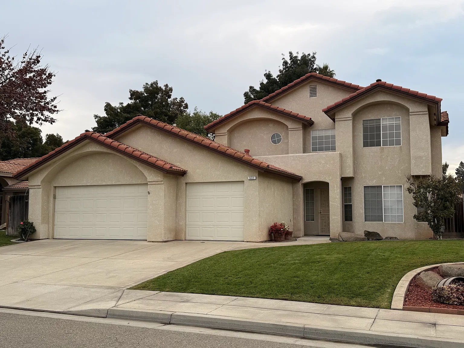4 bed, 2042 sqft, $2,550 — Photo 1