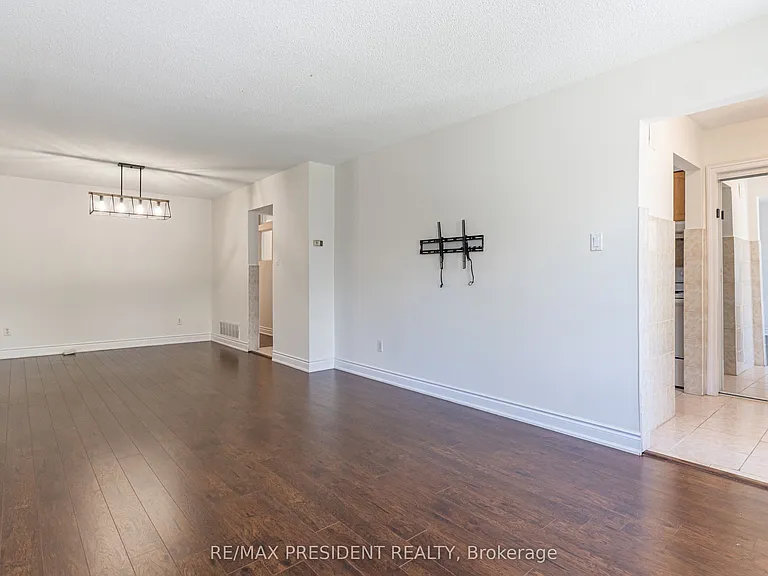 17 Manitou Cres #UPPER — Photo 6