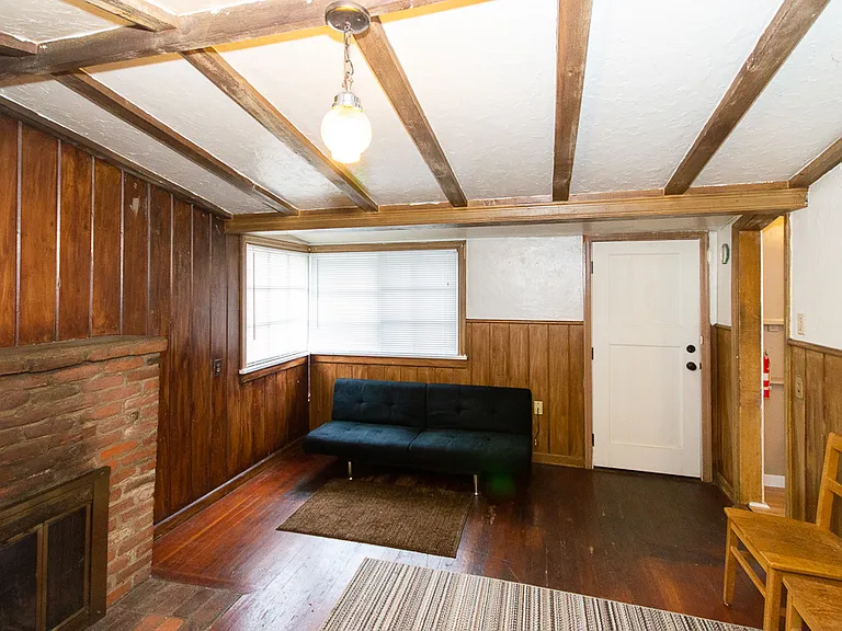 457 SW Washington Ave #8 — Photo 4