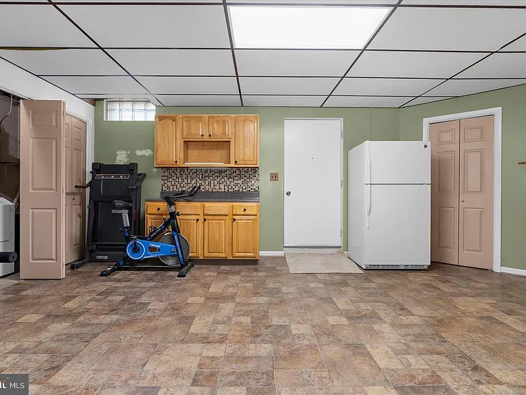 1268 Delbert Ave — Photo 25