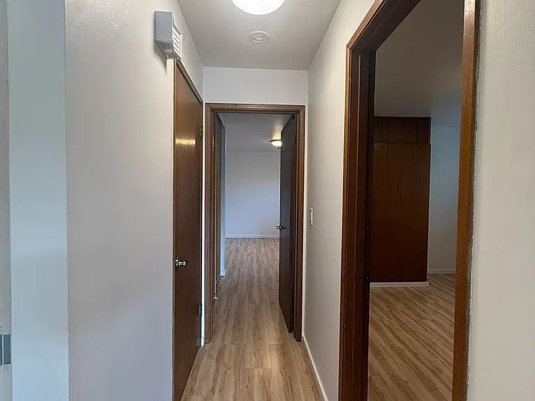 2210 Yale Ave E — Photo 9