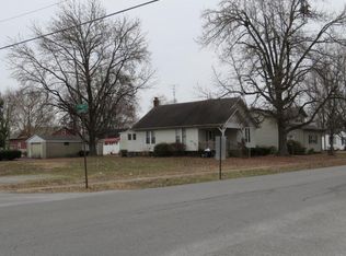 1004 S 13th St, Herrin, IL 62948