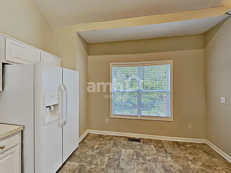 5759 Newnan Cir — Photo 4