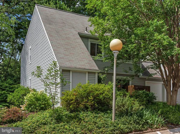 1428 Yellowwood Ct, Reston, VA 20190