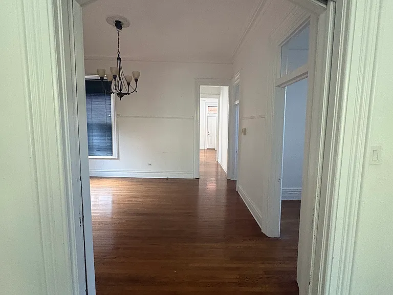 610 W Briar Pl #1 — Photo 4