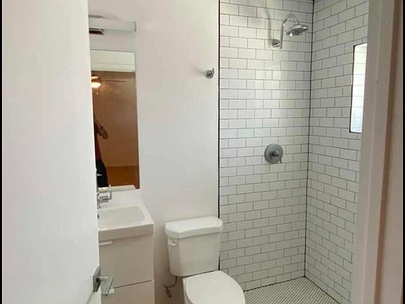 5th image of 3615 N 15th Dr #27
