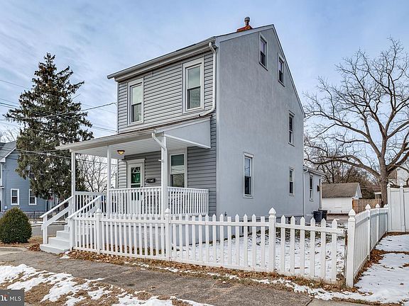 2nd image of 400 Buttonwood St