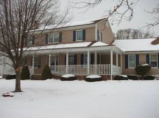 215 Country Dr, Somerset, MA 02726