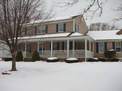 215 Country Dr, Somerset, MA, 02726