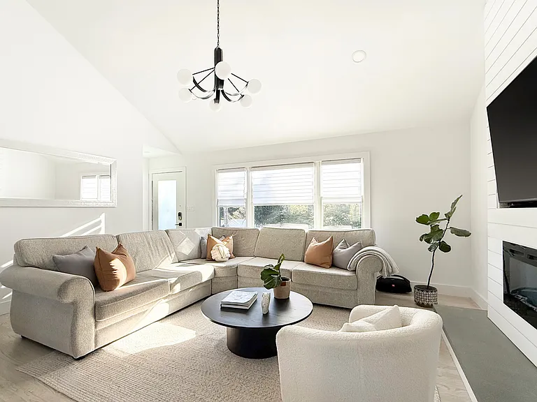 121 Ponquogue Ave #C — Photo 4