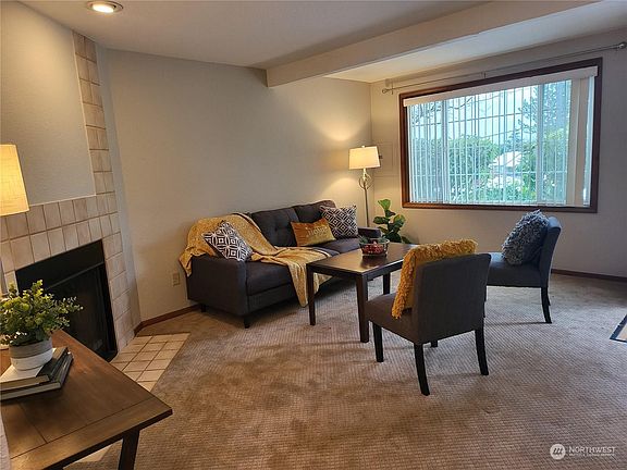 5th image of 4315 164th St SW APT 302