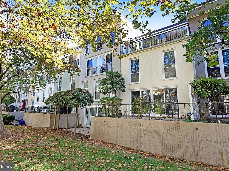 42 G St SW — Photo 35
