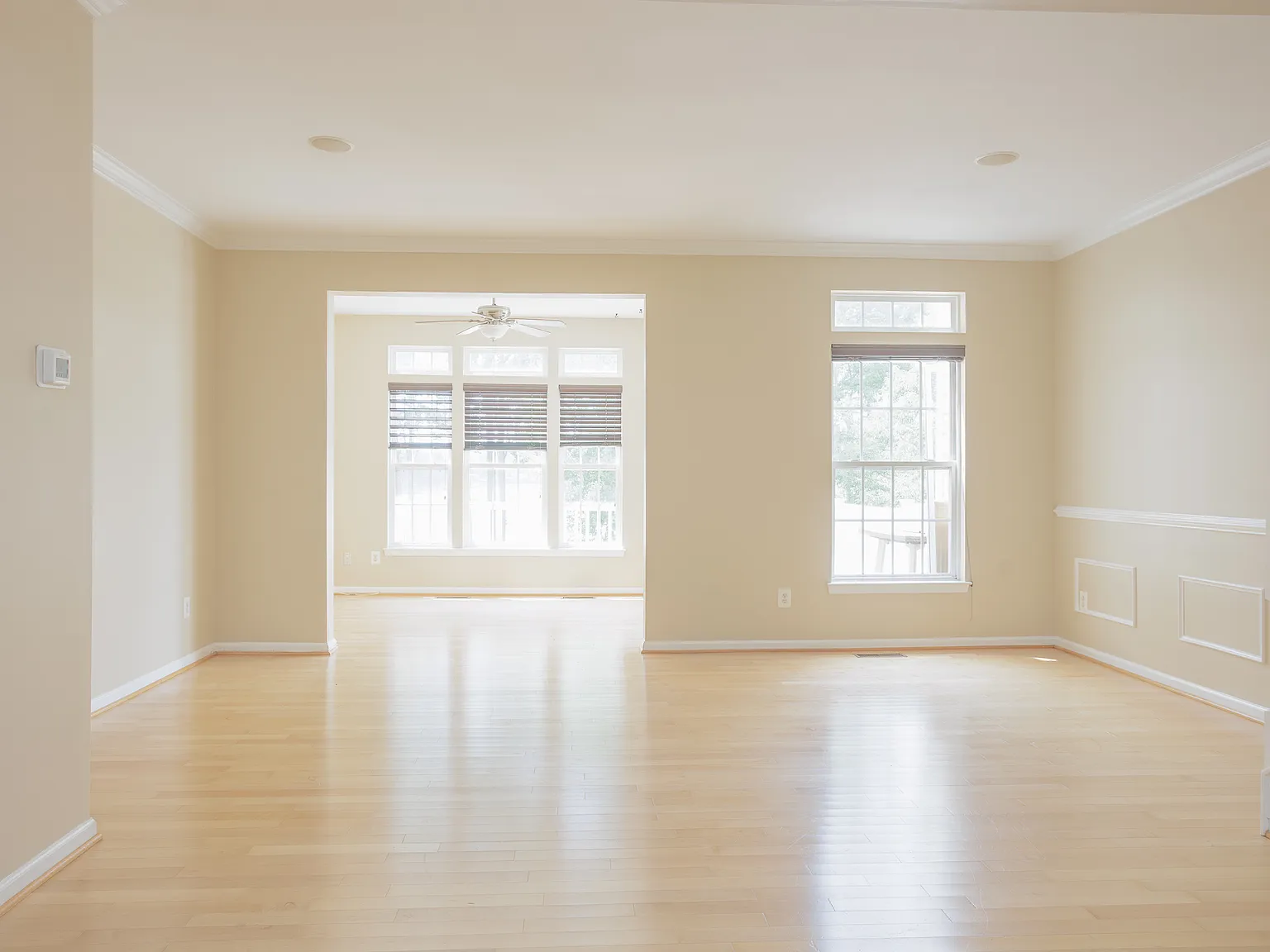 3 bed, 2500 sqft, $2,095 — Photo 4